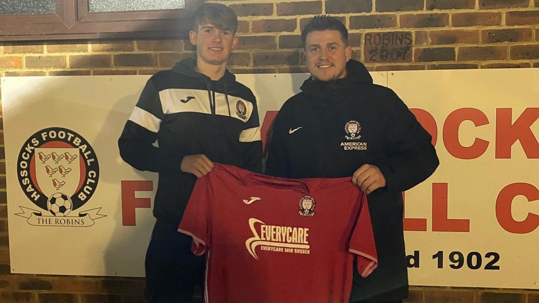 Robins swoop to sign Alfie Edmeads from Saltdean United