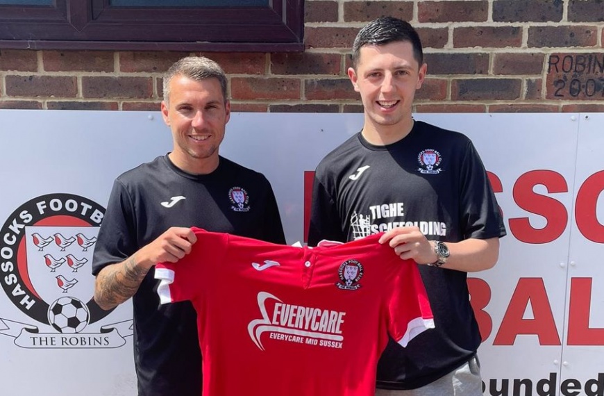 Hassocks have completed the signing of Sam Cash from AFC Uckfield Town