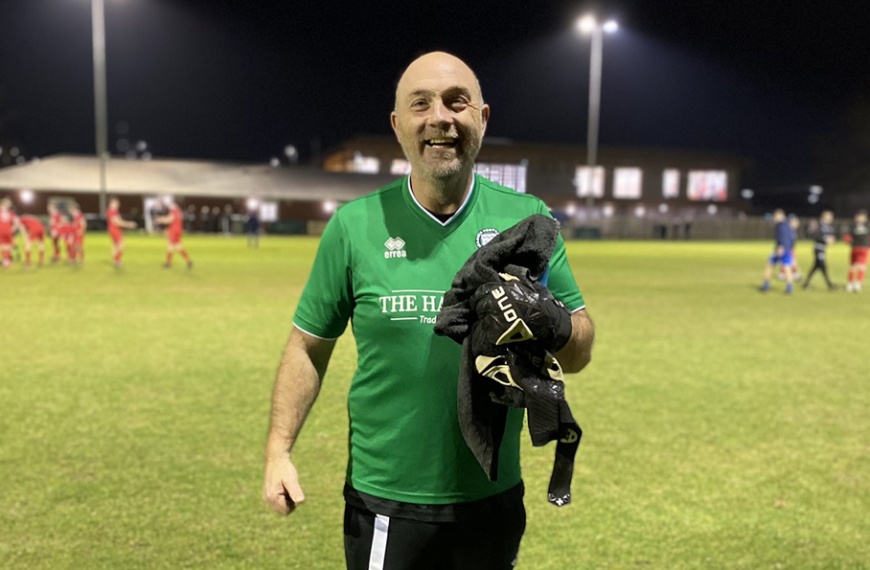 Phil Wickwar played in goal for Hassocks against Broadbridge Heath in November 2021