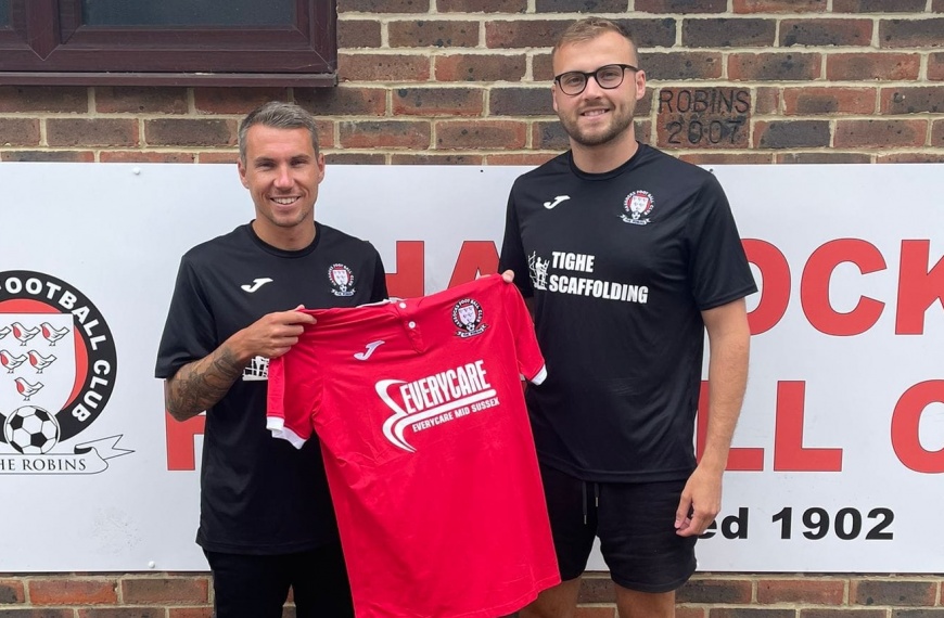 Sam Smith has agreed to stay with Hassocks for the 2022-23 Southern Combination League season