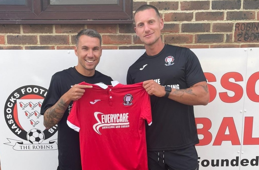 Alex Bygraves has signed for Hassocks after captaining Peacehaven & Telscombe last season