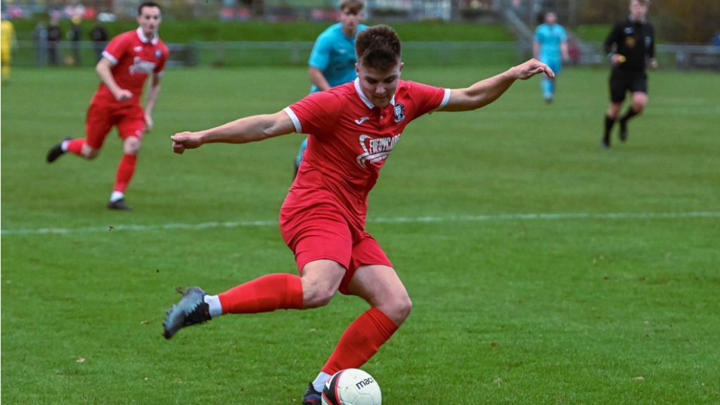 JJ Minty runs with the ball for Hassocks against Saltdean United